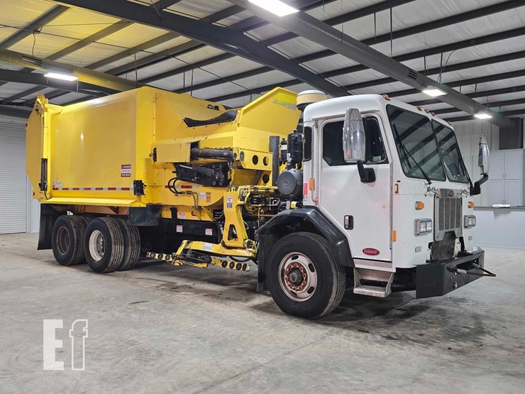 2018-peterbilt-320-image-2