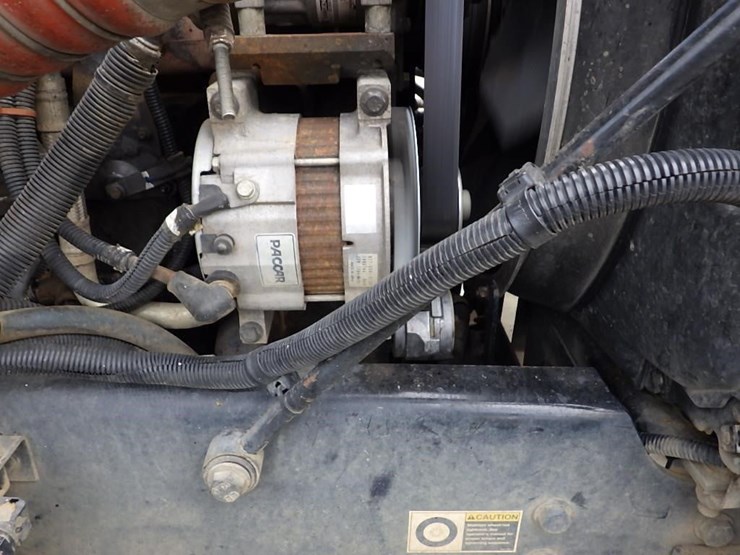 2010-peterbilt-337-image-16