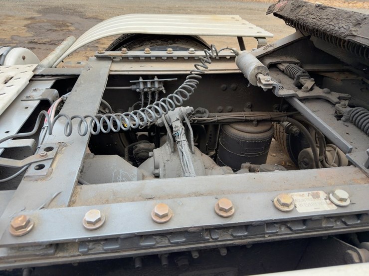 2018-mack-pinnacle-cxu613-image-21