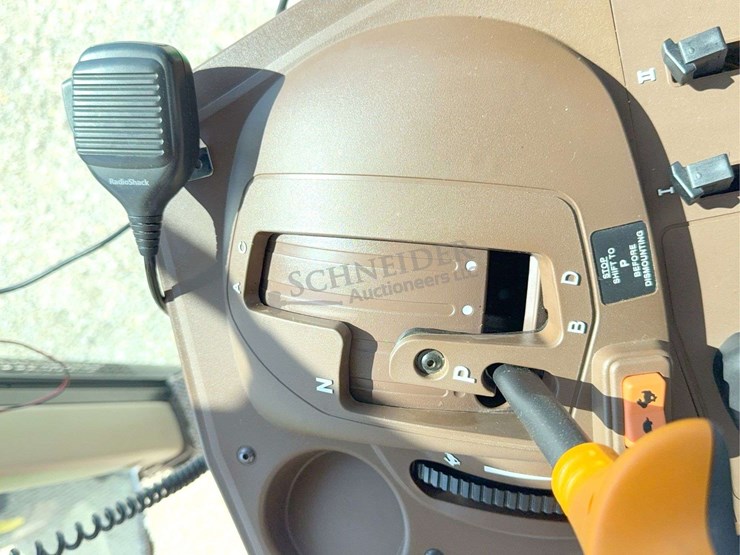 2004-john-deere-7320-image-78