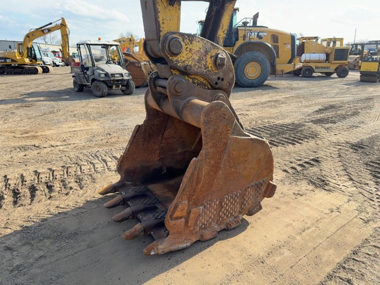 2009-komatsu-pc228us-lc-3e0-image-9