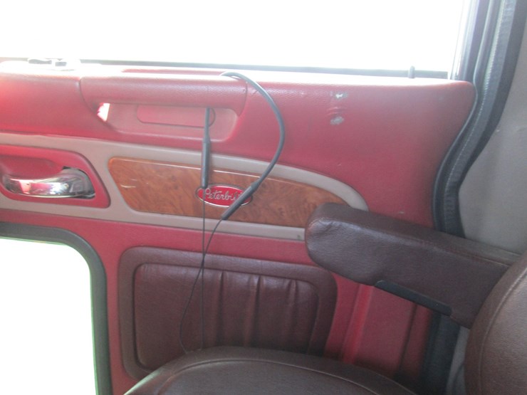 2008-peterbilt-389-image-39