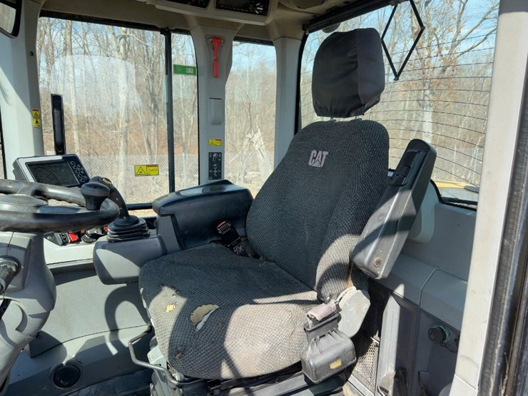 2016-caterpillar-938m-image-24