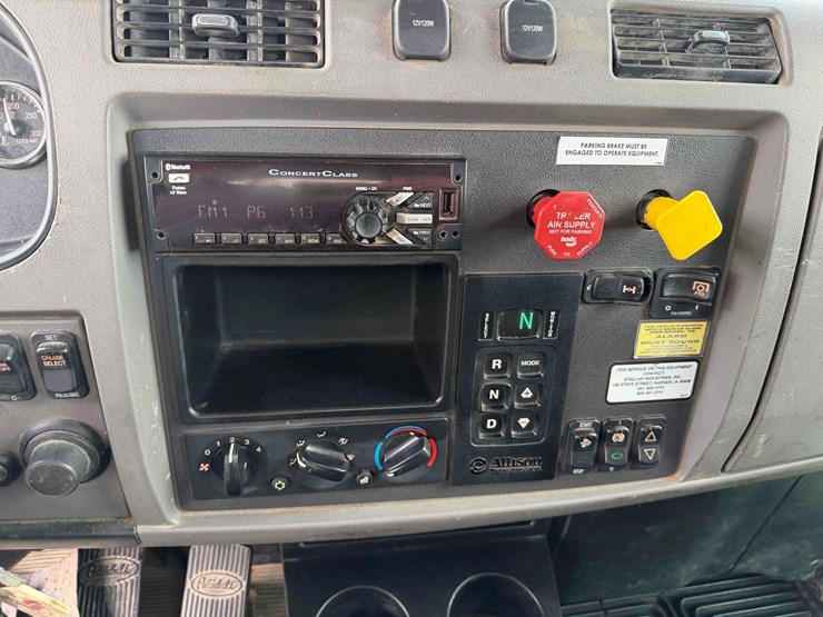 2019-peterbilt-337-image-45