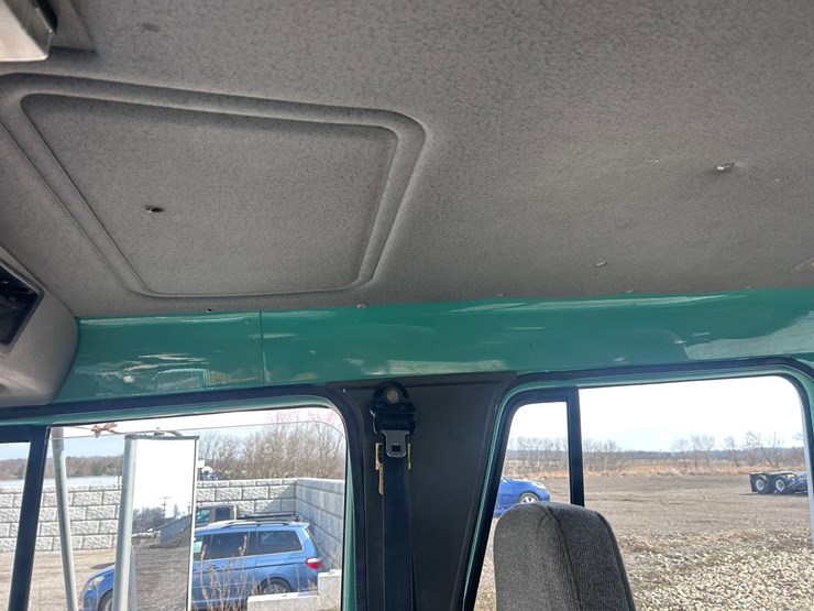 #1008-•-international-cab-and-chassis-image-50