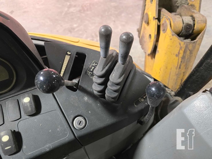 2012-caterpillar-420e-image-28