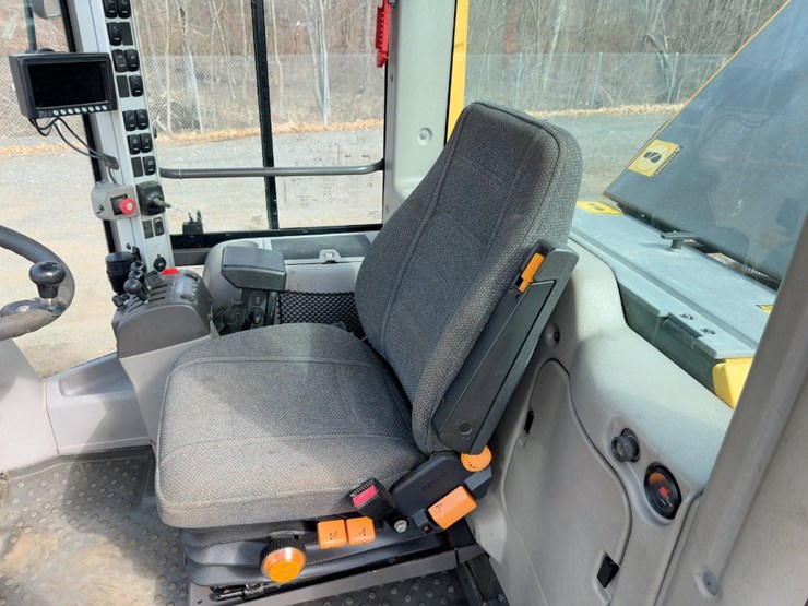 2013-volvo-l70g-image-25