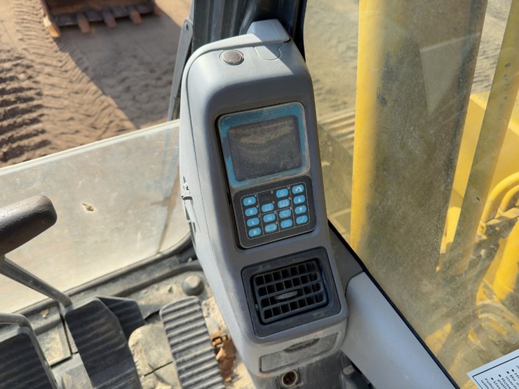 2009-komatsu-pc228us-lc-3e0-image-40