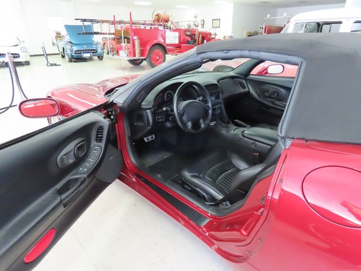 2000-chevrolet-corvette-roadster-image-18
