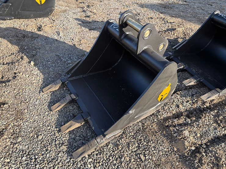 caterpillar-303-image-1