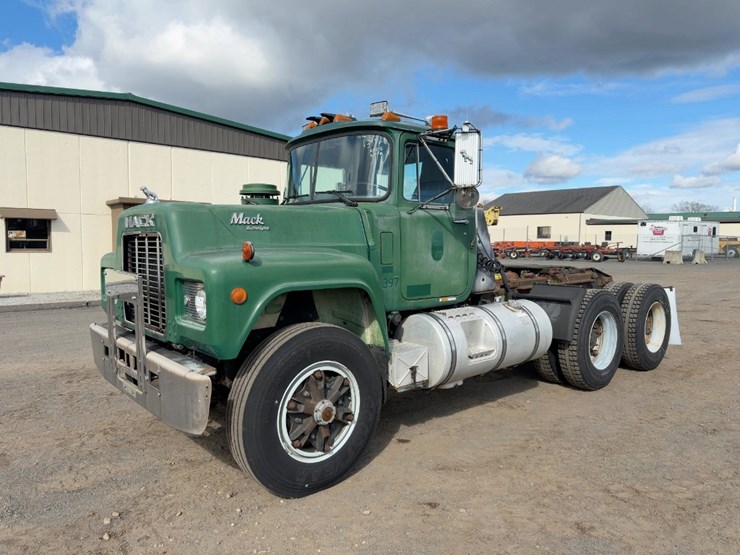 1990-mack-rd688s-image-1