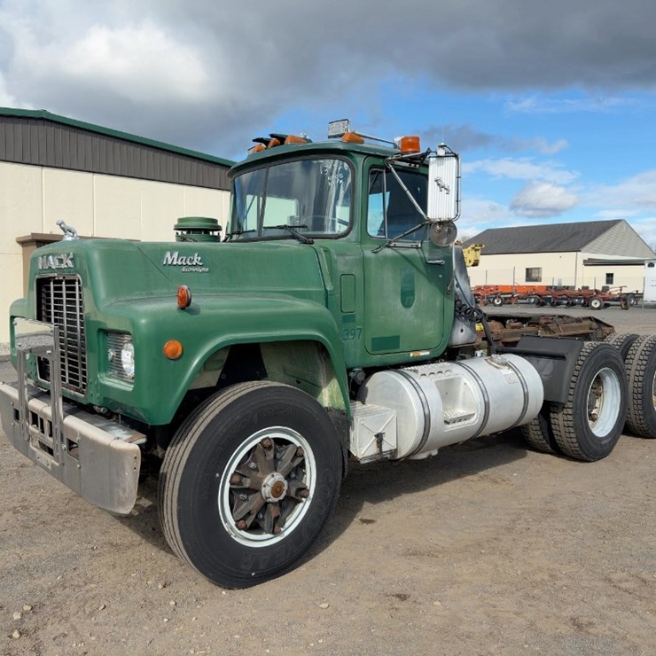 1990 MACK RD688S