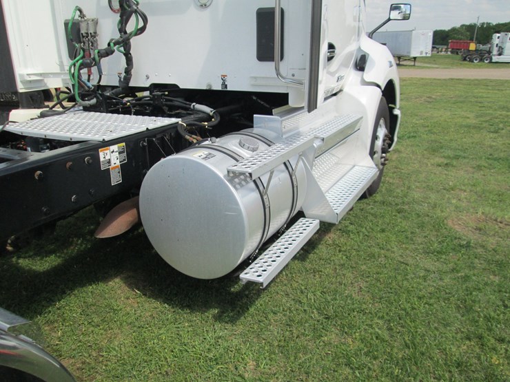 2020-kenworth-t680-image-12