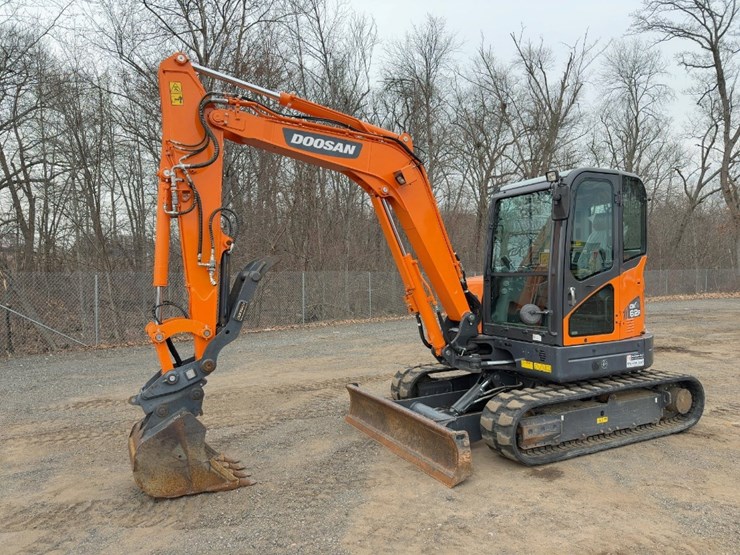 2023-doosan-dx62r-3-image-1