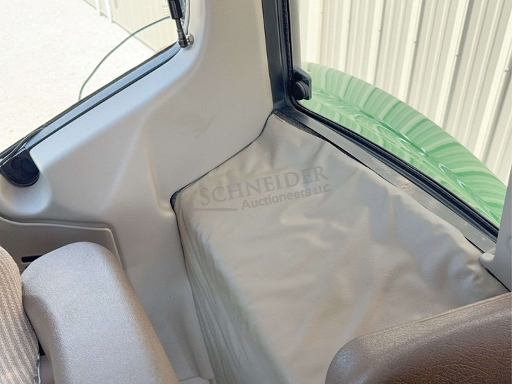 2004-john-deere-7320-image-71