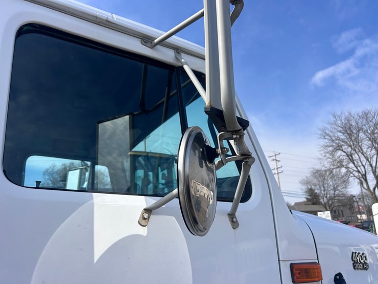 #1008-•-international-cab-and-chassis-image-31