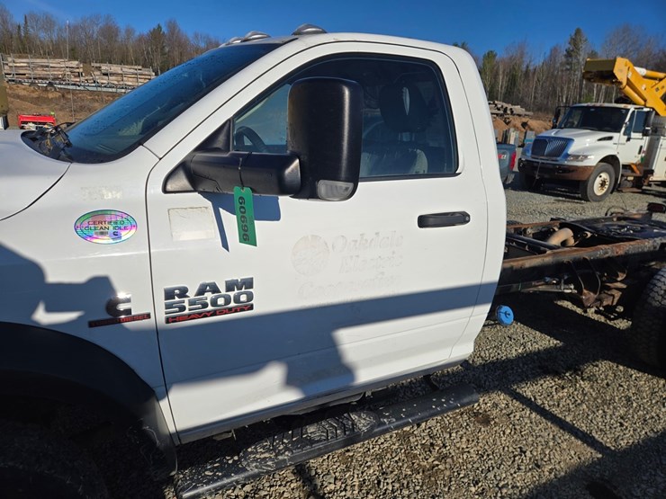 2017-massey-ferguson-8-image-17