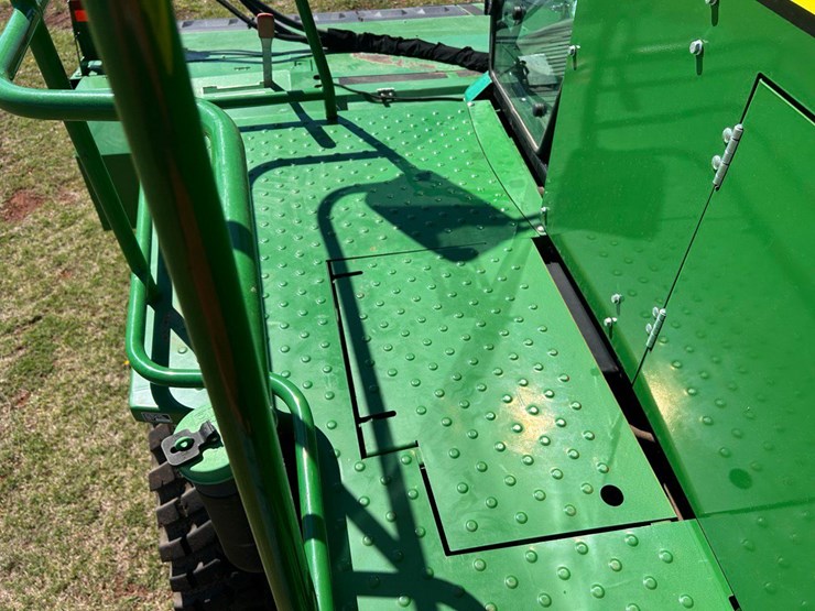 2022-john-deere-w235m-image-24