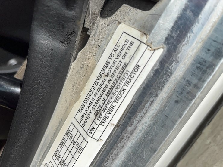 2013-peterbilt-388-image-17