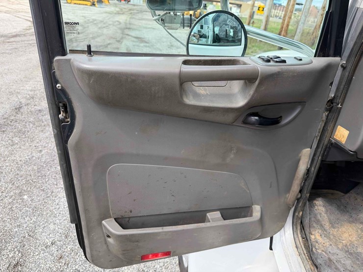 2019-peterbilt-337-image-35