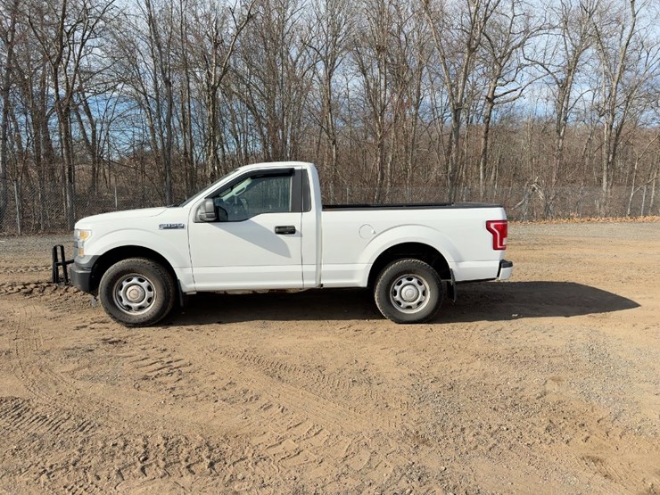 2016-ford-f150-xl-image-2