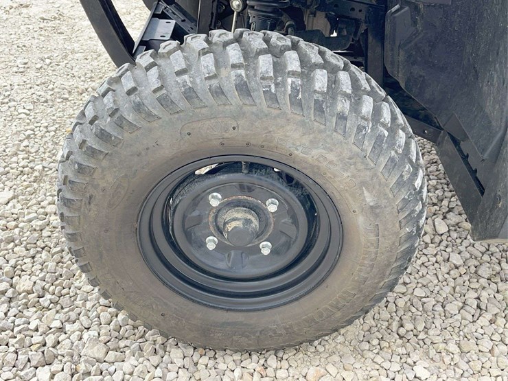 2022-john-deere-gator-image-24