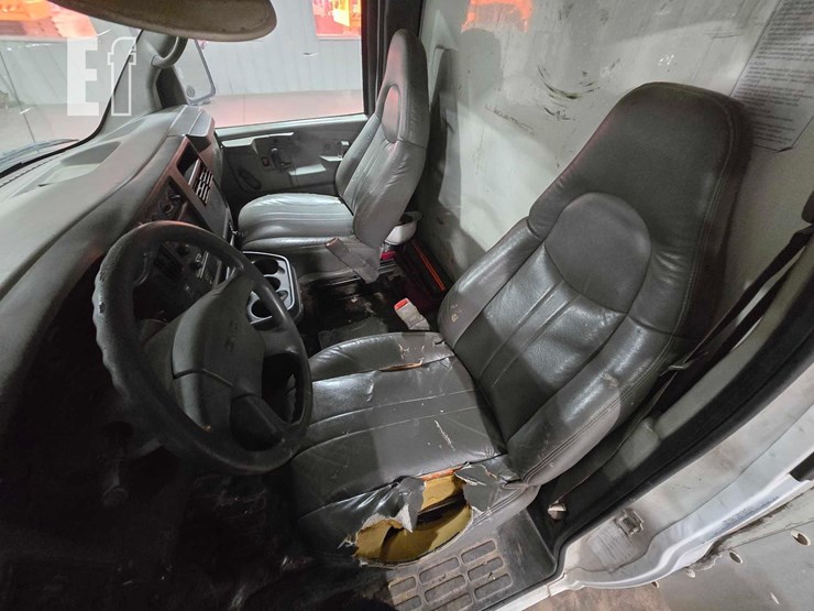 2005-gmc-savana-g3500-image-9