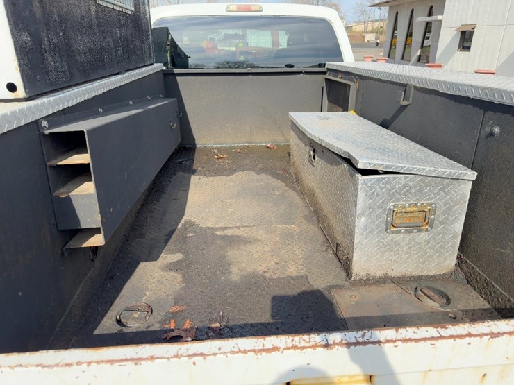 2010-ford-f350-xlt-image-16