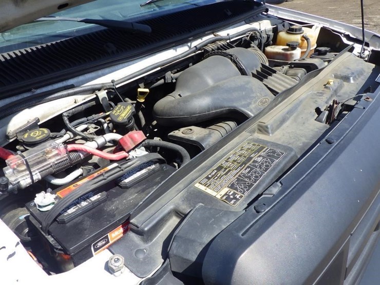 2011-ford-cargo-image-11