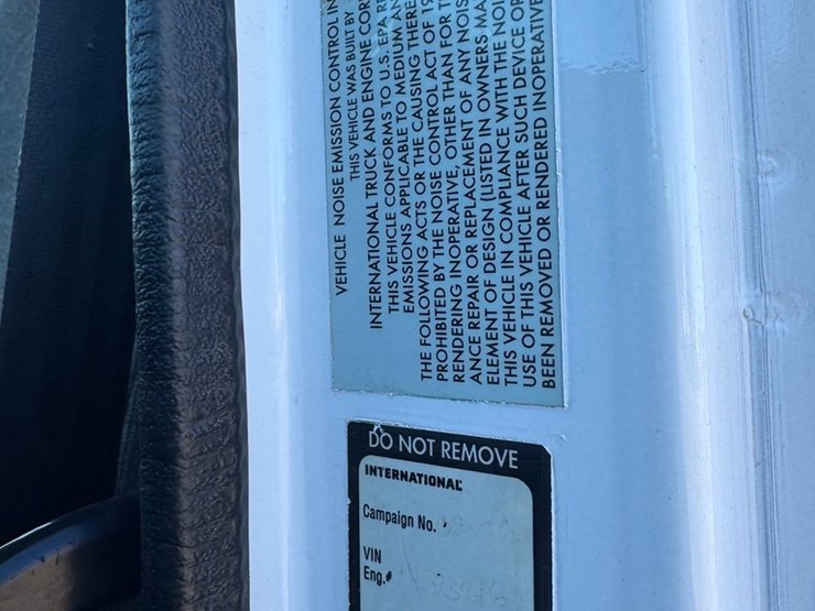 #1008-•-international-cab-and-chassis-image-74