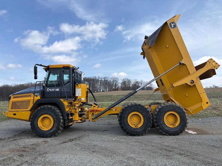 2024-deere-260p-image-1