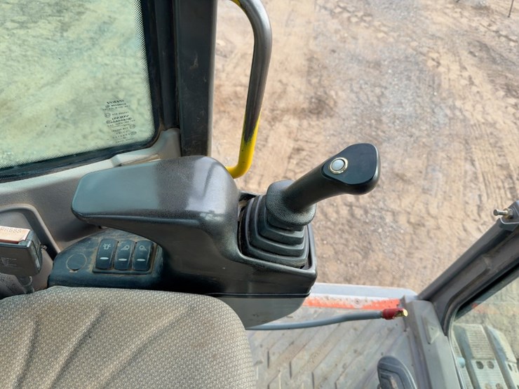 2016-volvo-ecr88d-image-38