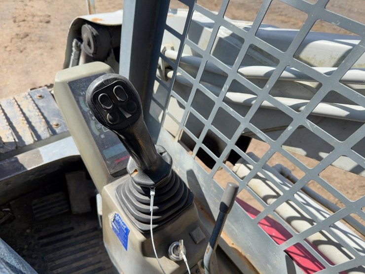 2013-takeuchi-tl230-image-22