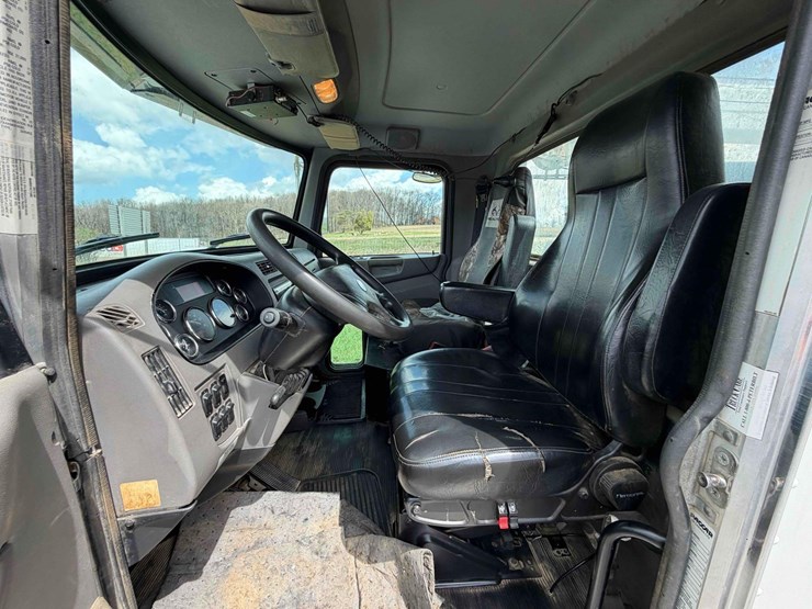 2019-peterbilt-337-image-34