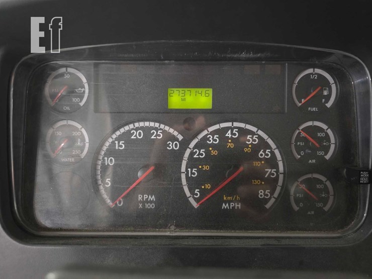 2009-freightliner-business-class-m2-106-image-12