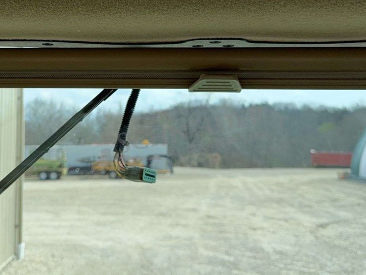 john-deere-200-image-91