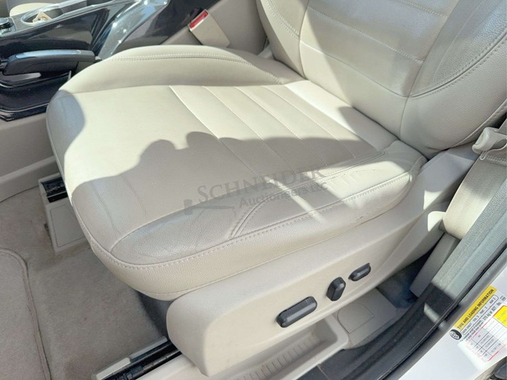 2014-ford-escape-titanium-image-44