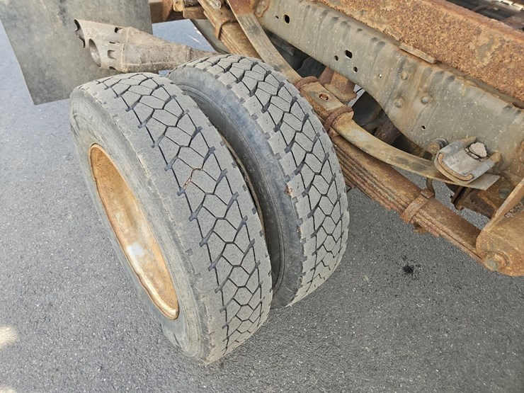 2014-ford-f550-xl-image-14