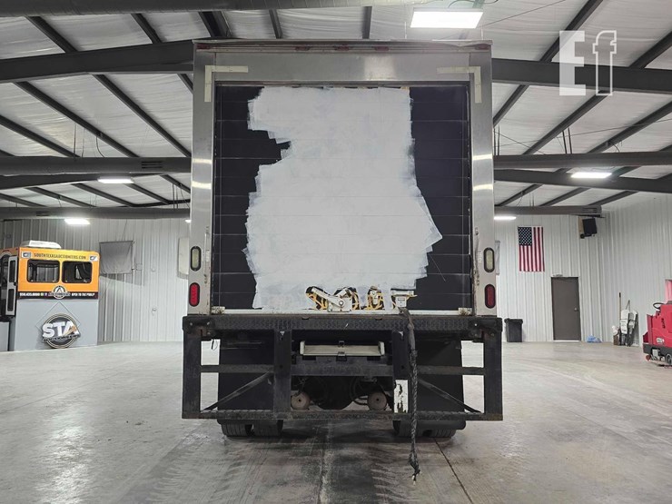 2012-freightliner-business-class-m2-106-image-8