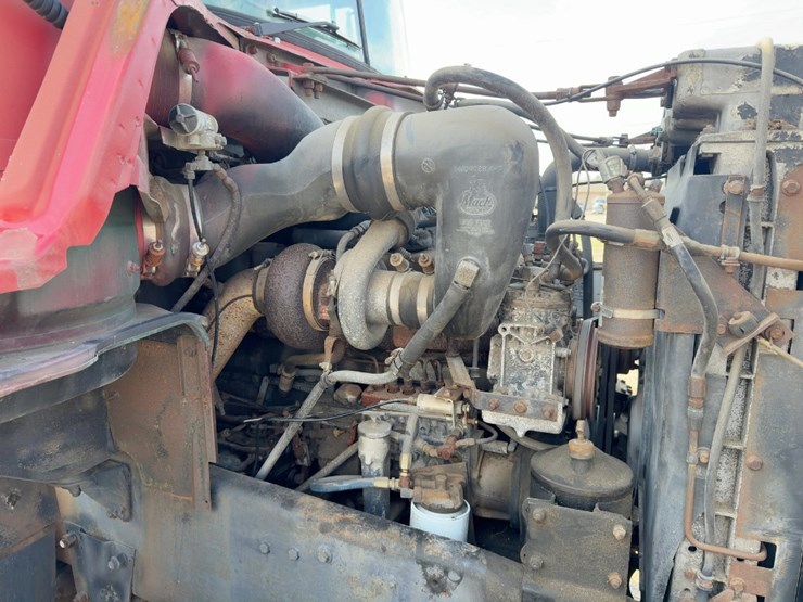 1984-mack-dm686s-image-10
