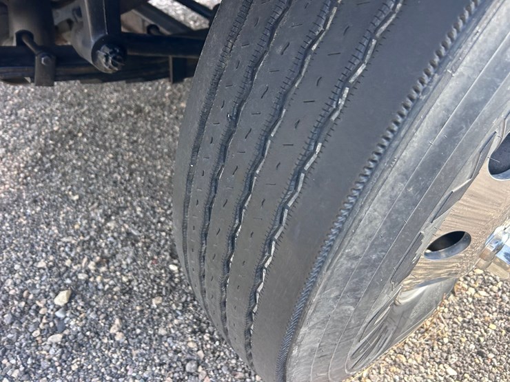 #1008-•-international-cab-and-chassis-image-67