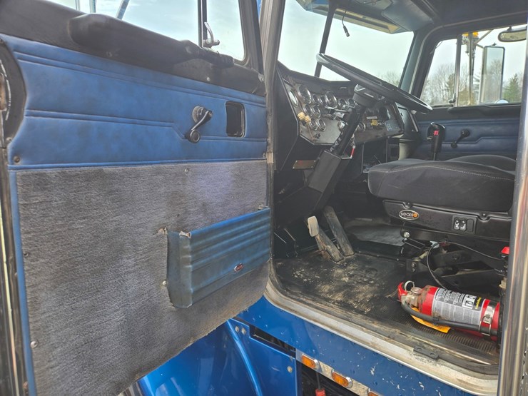 1991-peterbilt-357-image-57