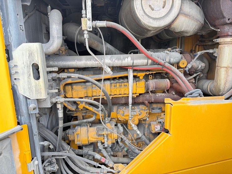 2020-deere-744l-image-15