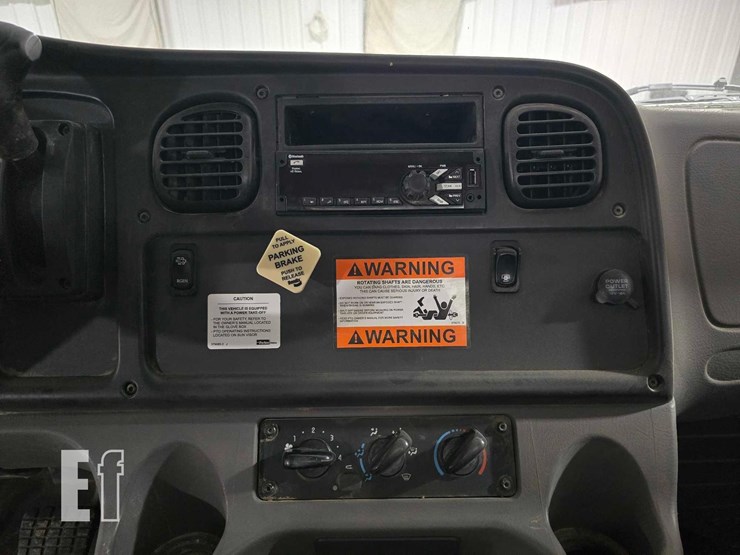 2022-freightliner-business-class-m2-106-image-15