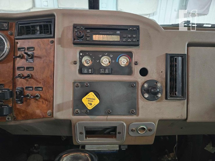 2009-peterbilt-340-image-14