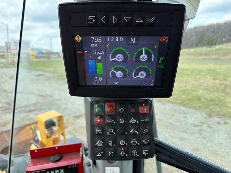 2020-deere-744l-image-24