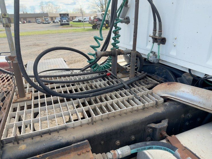 1987-ford-l9000-image-14