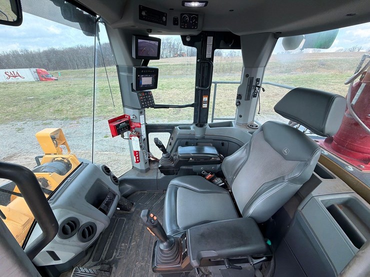 2020-deere-744l-image-20