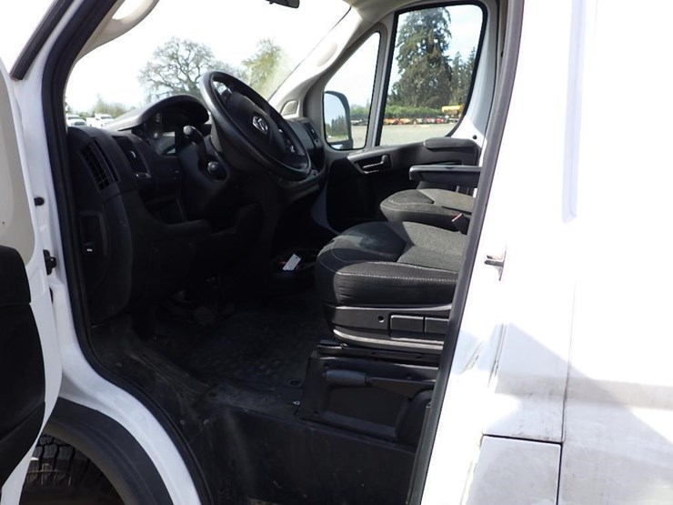 2018-dodge-3500-image-22