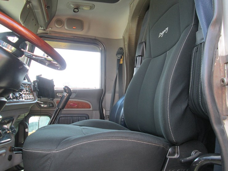 2008-peterbilt-389-image-33